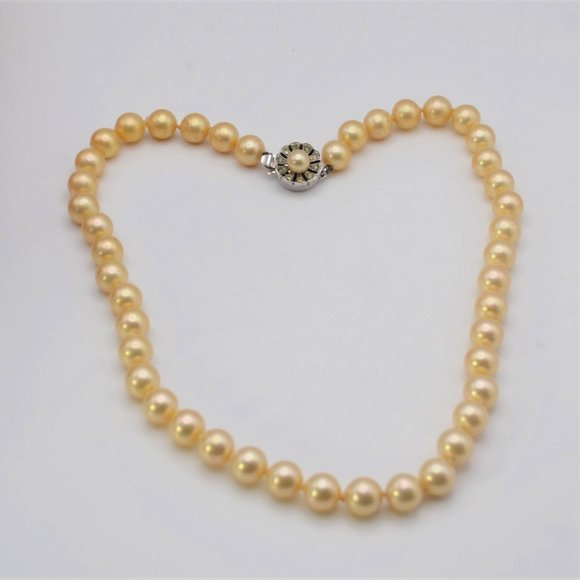 Majorica Jewelry - Vintage Majorica Cream Rose Pearl Choker Necklace 8mm